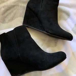 Black Wedges!